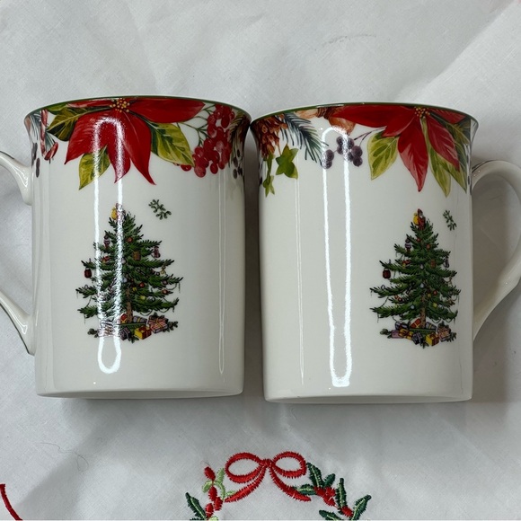 Spode Holiday Mugs with Christmas Tree Poinsettia set of two 12oz Discontinued - Picture 5 of 6